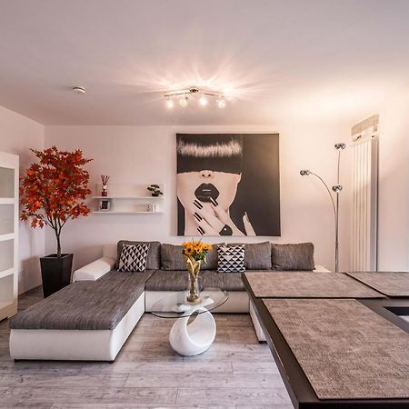 2-Room Penthouse Plaza Residence P1 Бухарест Экстерьер фото